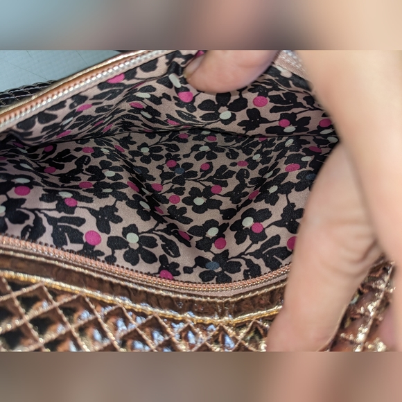 GENTLY USED ROSE GOLD VERA BRADLEY QUILTED CROSSBODY BAG & CARD HOLDER - Picture 8 of 16